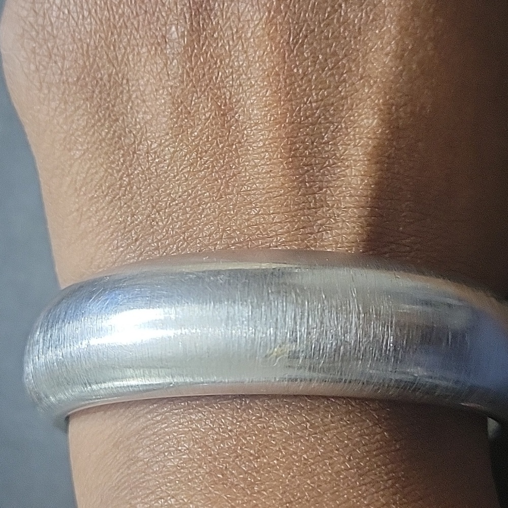 14K WG BANGLE NWOT